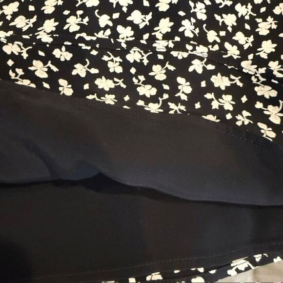 Something Navy Black and White Floral Cami Top Tank Spaghetti Straps Size XXS - Picture 9 of 10